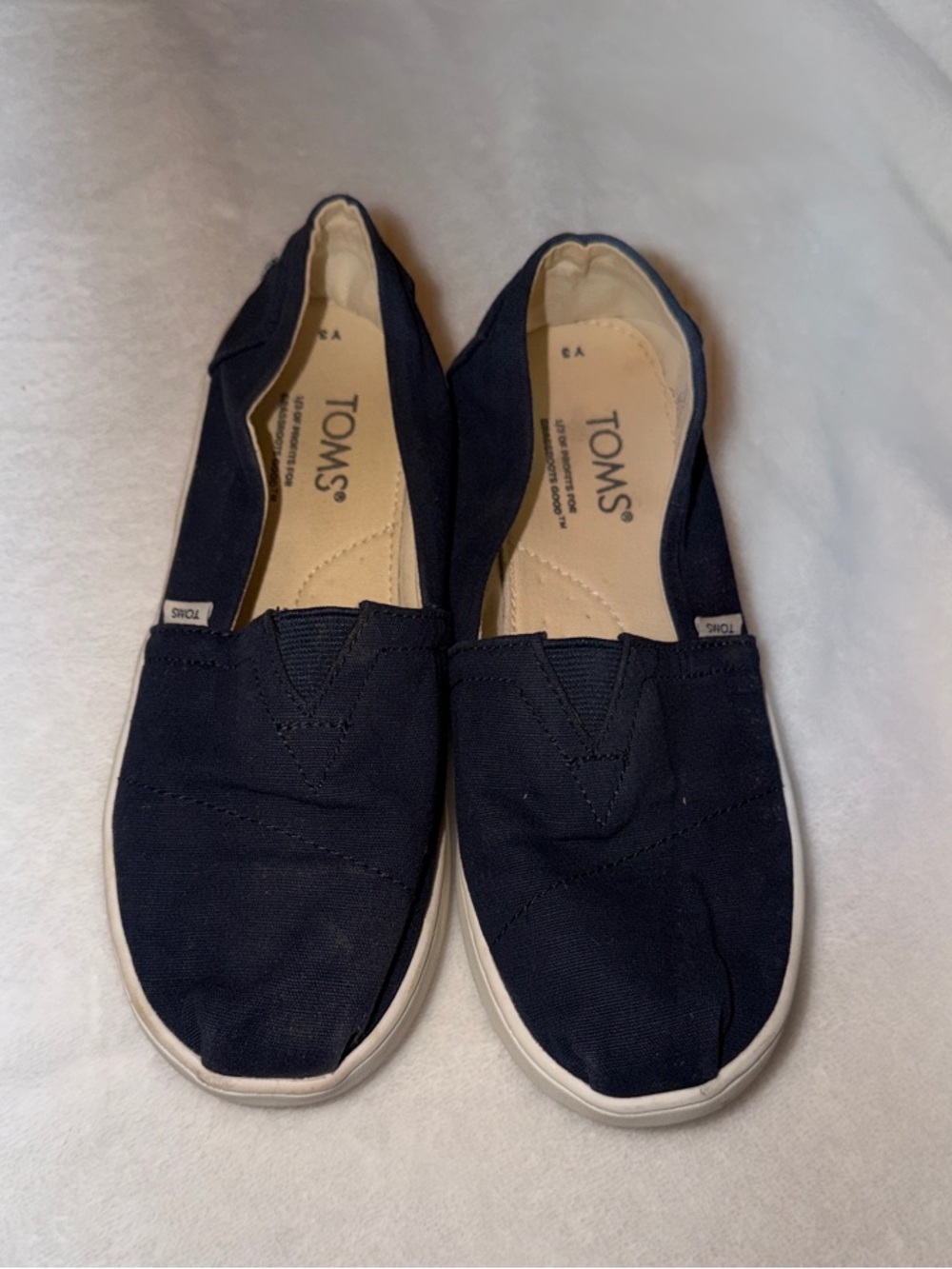 EUC girls Toms Navy Canvas Slip-On Flats 3